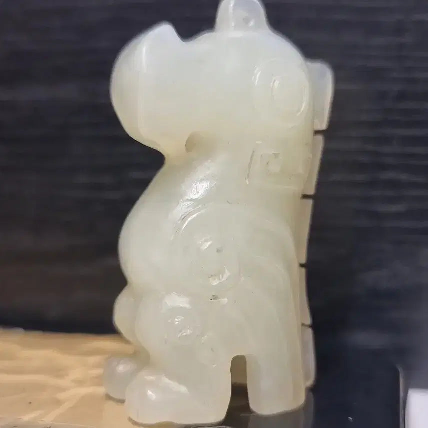 [BUNJANG] Ancient Jade Carving of Mythical Beast, Possibly Ming or Qing Dynasty / 백옥 신수 조각품 고대옥기 추정