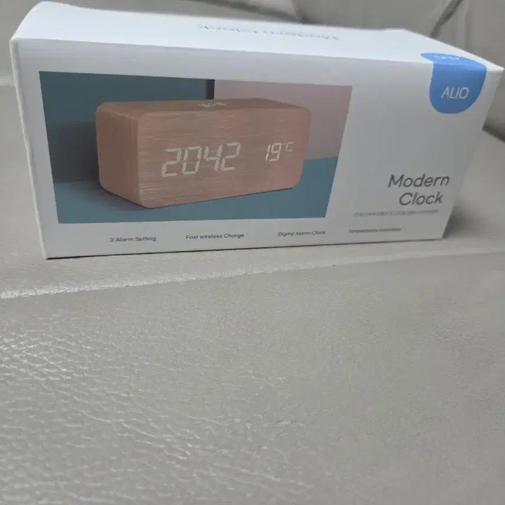 [BUNJANG] Allio Modern Clock 15W Wood LED Clock &amp; Fast Wireless Charger / [알리오] 모던클락 15W 우드형 LED시계&amp;고속무선충전기