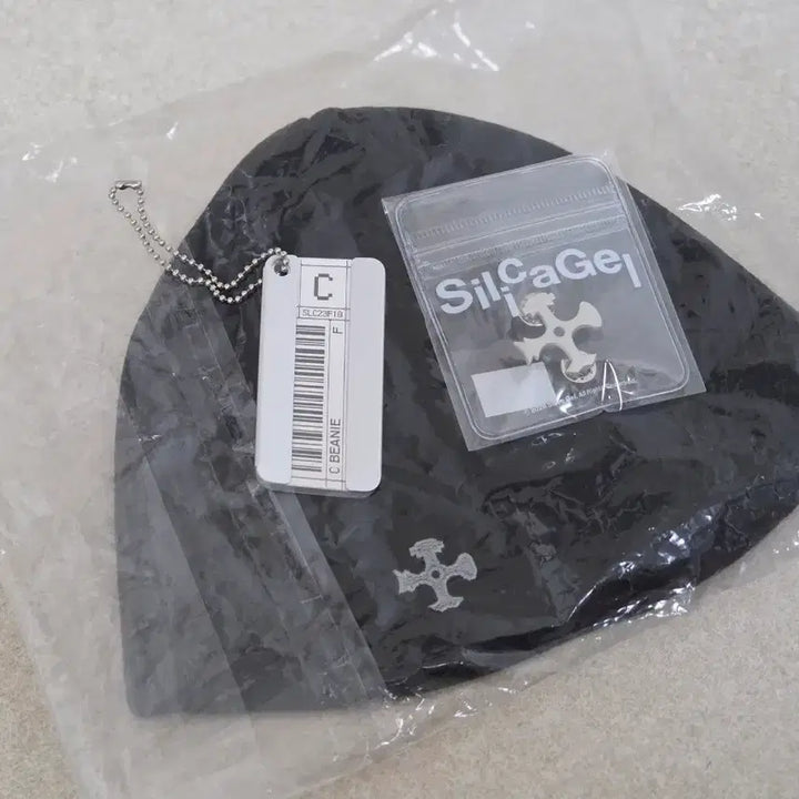 [BUNJANG] Silica Gel Beanie + Official Badge Bundle Set / [일괄] 실리카겔 비니 + 공식 뱃지