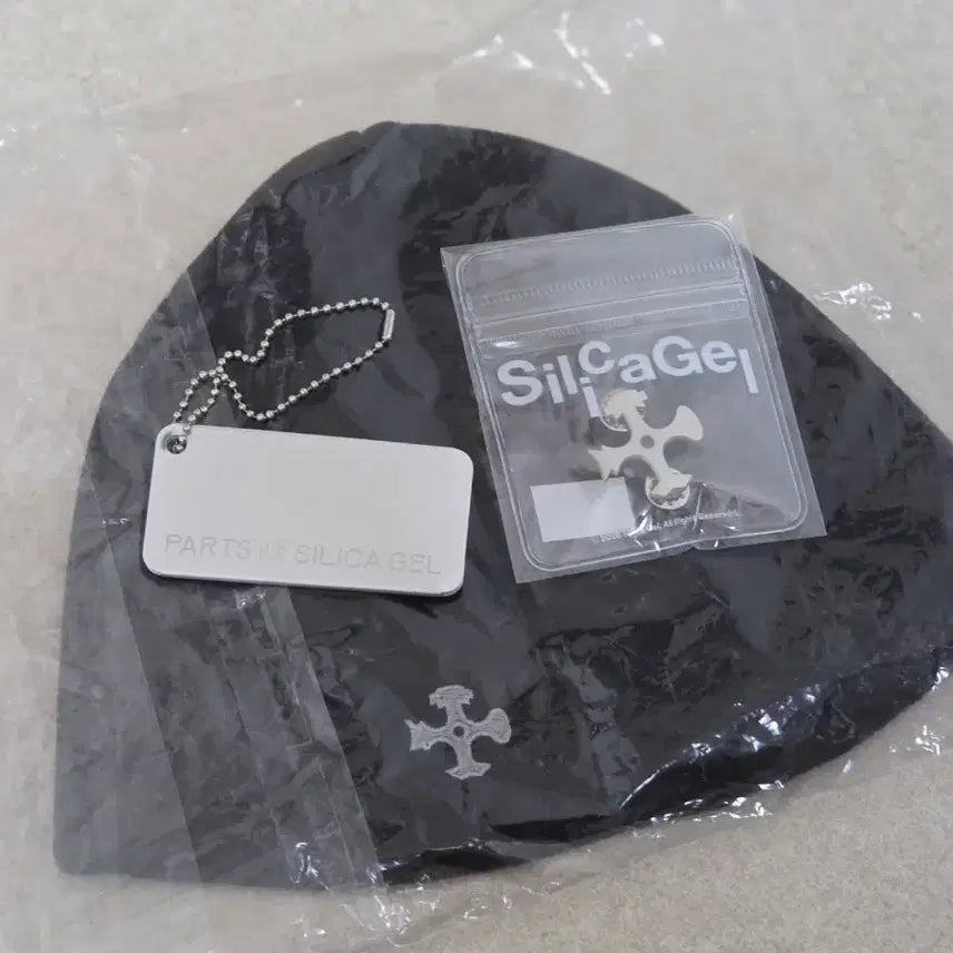 [BUNJANG] Silica Gel Beanie + Official Badge Bundle Set / [일괄] 실리카겔 비니 + 공식 뱃지