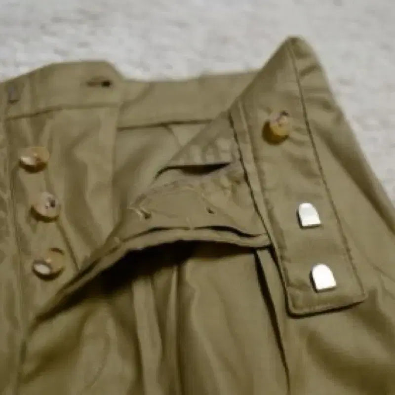 [BUNJANG] Kaptain Sunshine Khaki Bermuda Shorts / 캡틴선샤인 / 카키 버뮤다 팬츠