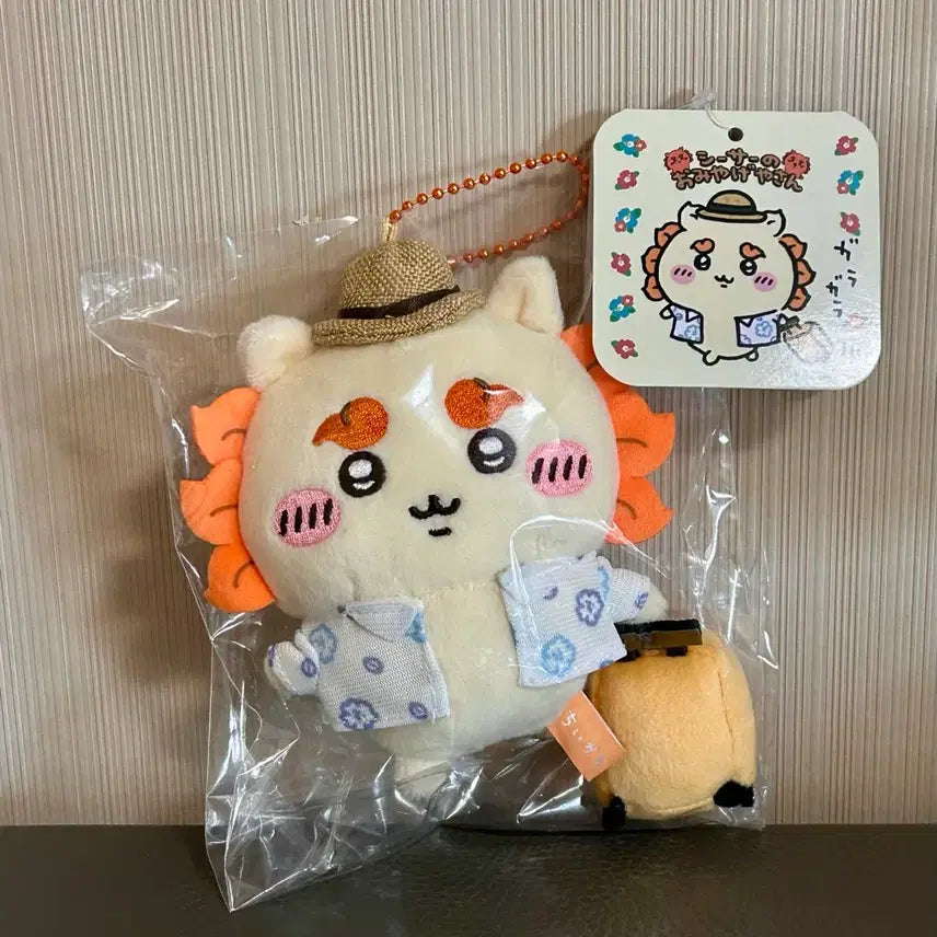 [BUNJANG] Chiikawa Okinawa Shisa Souvenir Carrier Travel Mascot / 치이카와 오키나와 시사 오미야게상 캐리어 여행 마스코트