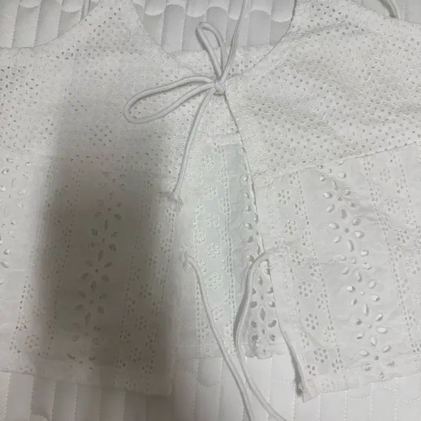 [SOLD OUT] 나이니 레이스 뷔스티에 나시 블라우스