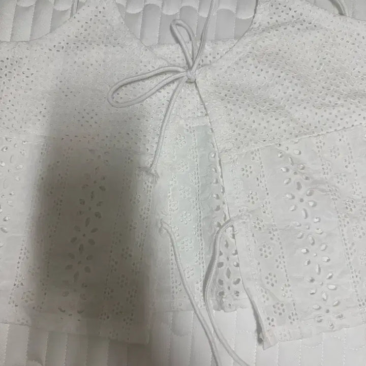 [SOLD OUT] 나이니 레이스 뷔스티에 나시 블라우스