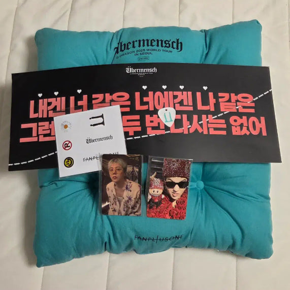 [BUNJANG] G-Dragon (GD) Weverse Mansion Encore Concert Bundle Set (Slogan, Cushion, Pick, Photocard, Sticker) / 지드래곤 GD 위버맨쉬 앙콘 슬로건+방석+피크+포카+스티커 일괄 양도