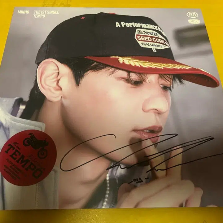 [BUNJANG] SHINee Minho Signed Album (Not for Sale) / 샤이니 민호 싸인앨범 비매용
