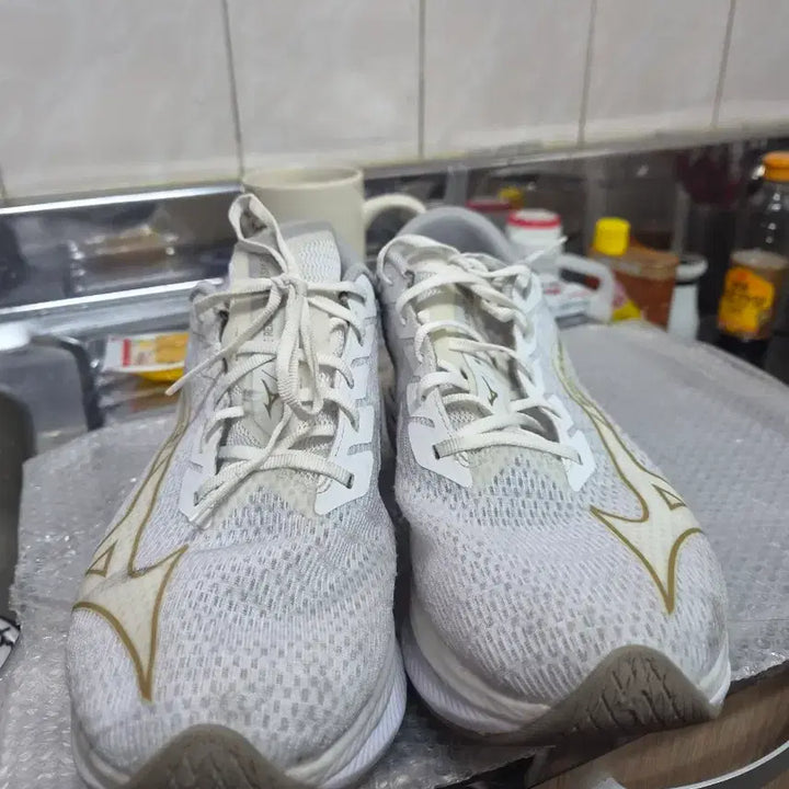 [BUNJANG] Mizuno Wave Rebellion Flash 2 Running Shoes White Gold 280mm / 미즈노 웨이브 리벨리온 플래시 2 화이트 골드 280mm