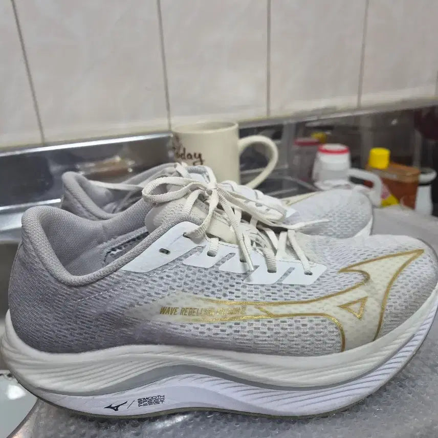 [BUNJANG] Mizuno Wave Rebellion Flash 2 Running Shoes White Gold 280mm / 미즈노 웨이브 리벨리온 플래시 2 화이트 골드 280mm