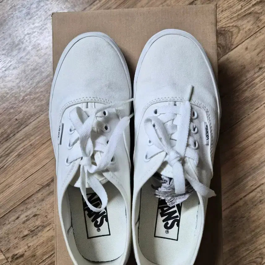 [BUNJANG] Vans Authentic Sneakers White / 반스 어센틱 스니커즈 화이트 240