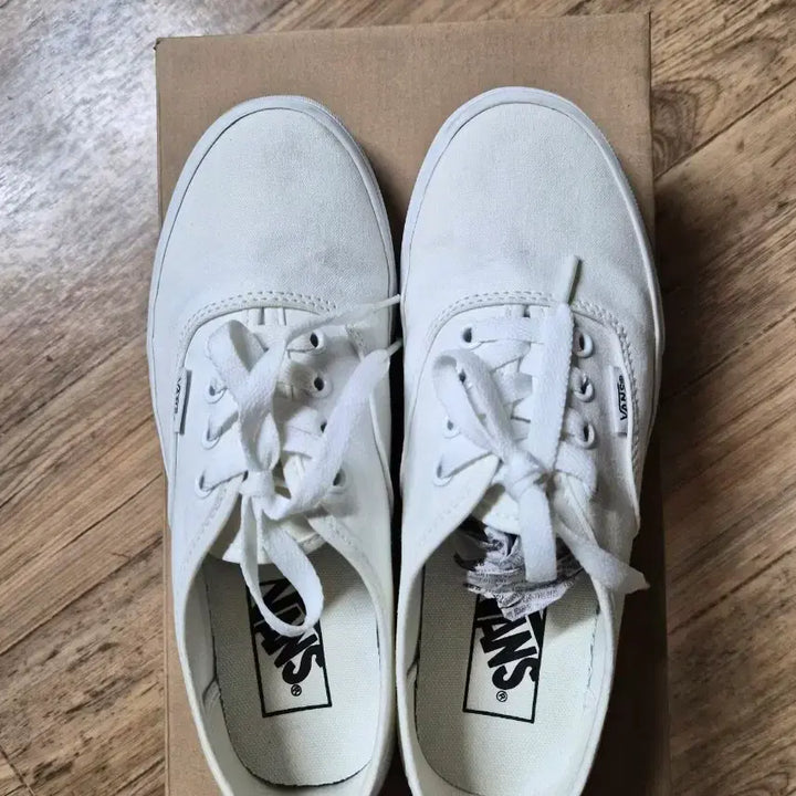 [BUNJANG] Vans Authentic Sneakers White / 반스 어센틱 스니커즈 화이트 240