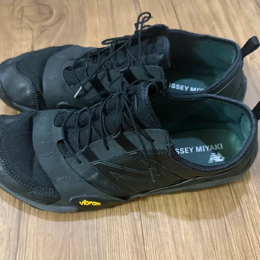 [BUNJANG] New Balance x Issey Miyake MT10O Black / 뉴발란스 이세이미야케 MT10O 블랙 300