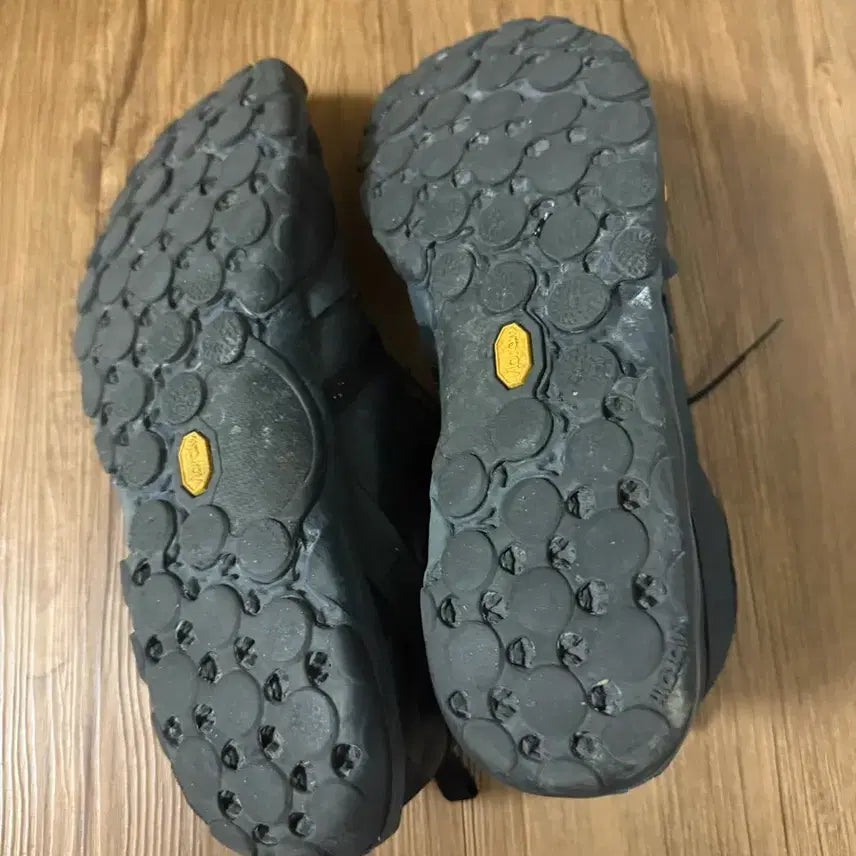 [BUNJANG] New Balance x Issey Miyake MT10O Black / 뉴발란스 이세이미야케 MT10O 블랙 300