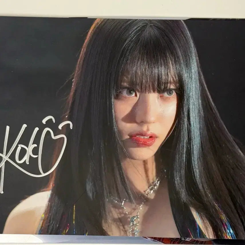 [BUNJANG] Izna Coco Signed Autograph Poster / 이즈나 코코 역조공 싸인 포스터