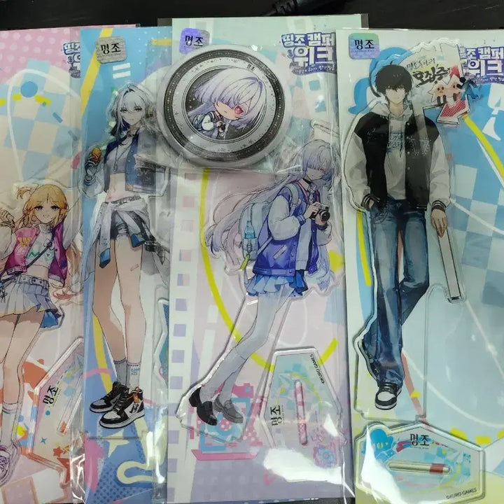[BUNJANG] Myeongjo Ddingjo Campus Acrylic Stand &amp; Can Badge Set / 명조 띵조 캠퍼스 아크릴