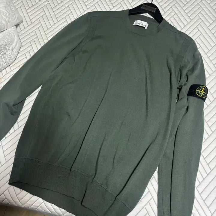 [SOLD OUT] 스톤아일랜드 니트 21fw 백화점판( 상태 좋음 )