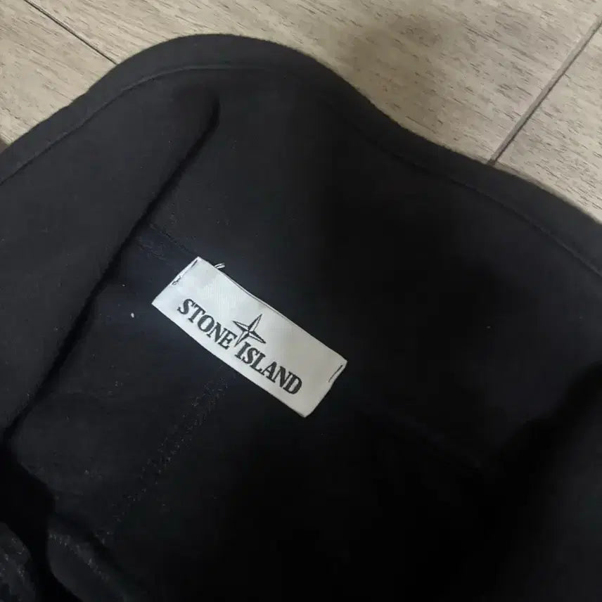 [SOLD OUT] 스톤아일랜드 집업 블랙 M 18FW