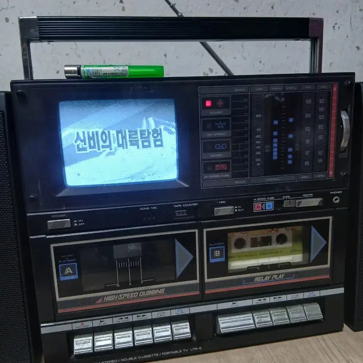 [BUNJANG] Lot-e 3-in-1 Vintage 4-Inch B&amp;W CRT TV, Double Cassette Player &amp; Radio / 3 in 1 빈티지 4인치 흑백tv &amp; 더블데크 카세트 &amp; 라디오