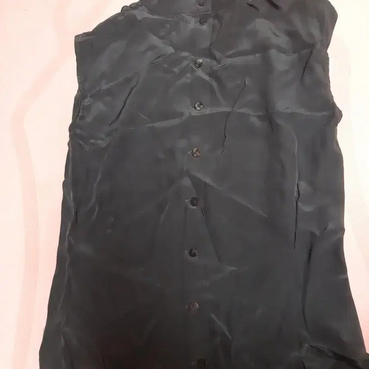 [BUNJANG] Satin Feel Two-Way Mandarin Collar Button Sleeveless Shirt Blouse Black / 새틴느낌 투웨이 차이나칼라 단추 민소매 셔츠 블라우스 블랙