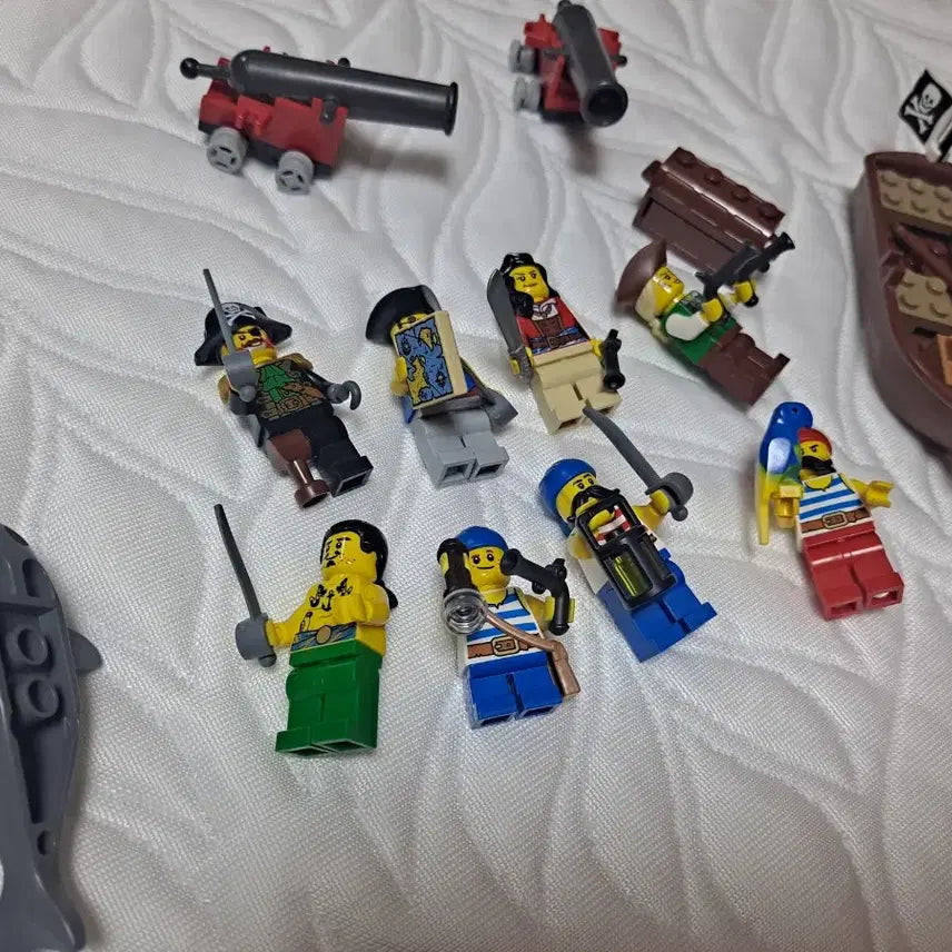 [BUNJANG] LEGO Ideas Pirates of Barracuda Bay 21322 Building Set / 레고 해적선 21322