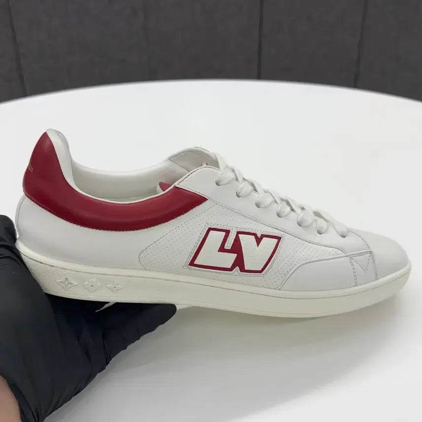 [SOLD OUT] { 8 } 루이비통 레드 LV 로고 레더 룩셈부르크 스니커즈