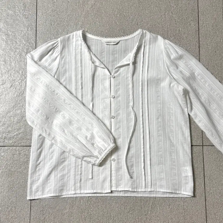 [BUNJANG] London Lace Offin Lace Blouse Ivory / [런던레이스] 오핀 레이스 블라우스