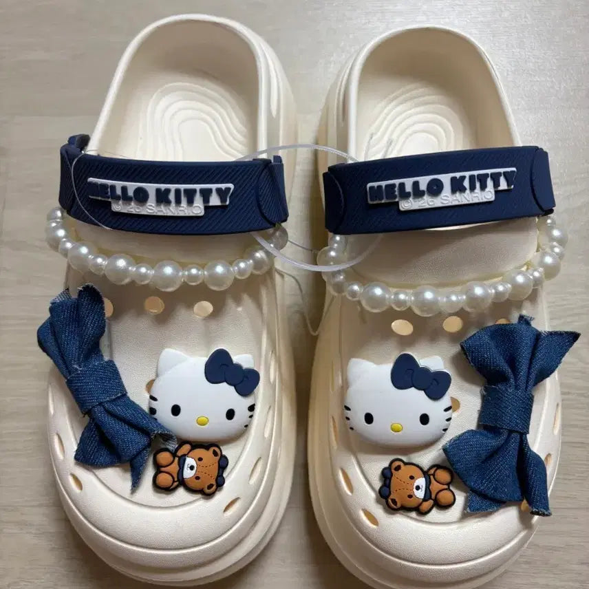 [SOLD OUT] 산리오 헬로키티  진주 리본 크록스 st 뮬 샌들 슬리퍼 250 새상품