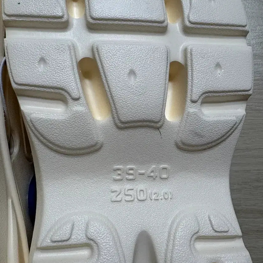 [SOLD OUT] 산리오 헬로키티  진주 리본 크록스 st 뮬 샌들 슬리퍼 250 새상품