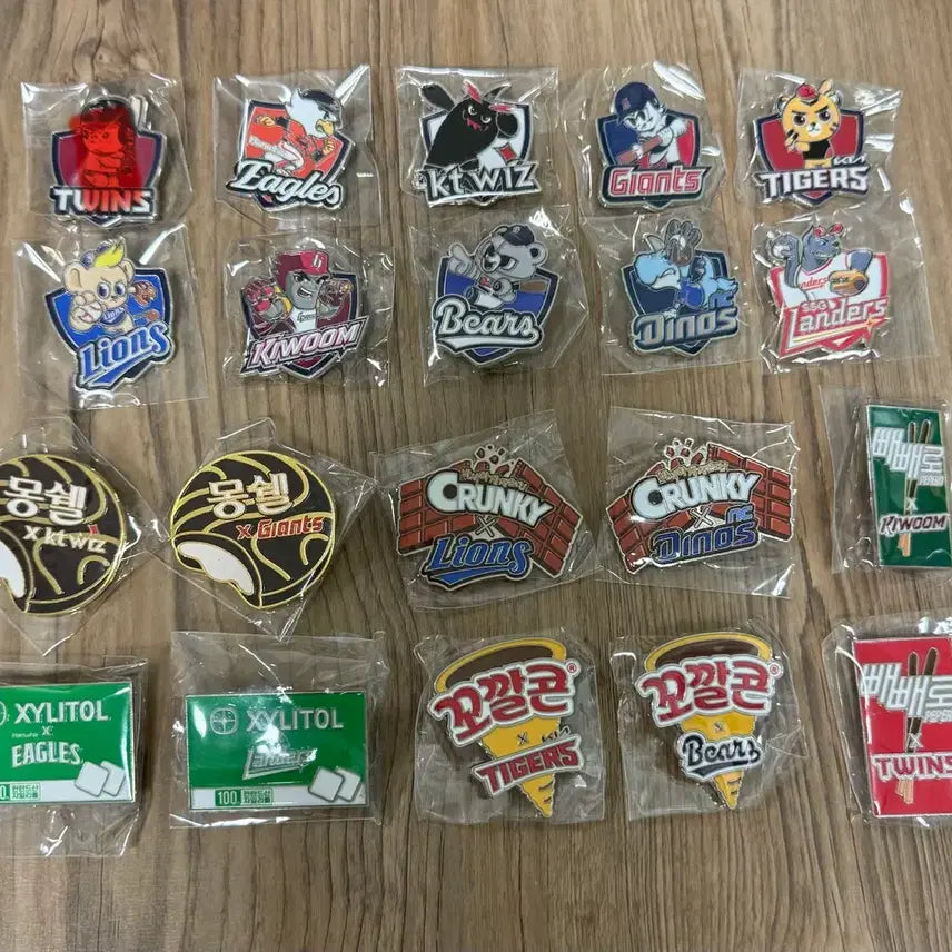 [BUNJANG] Lotte Wellfood KBO Heritage Badge &amp; Keychain Set / 롯데웰푸드 KBO 뱃지 키링 짐색 팔아요