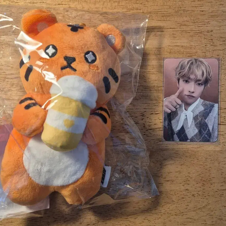 [BUNJANG] ATEEZ In:U Asia &amp; Australia Tour Cup Sleeve Keyring Hongjoong/Hoi / 에이티즈 인유판 아시아호주 투어 - 컵슬리브 키링 홍중/호이+포카