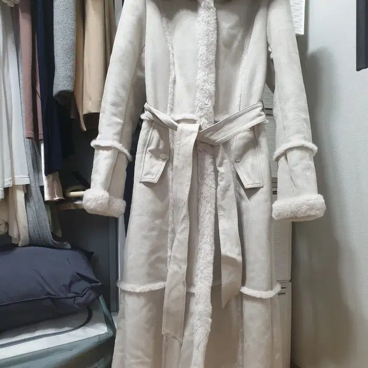 [BUNJANG] Egoist Saga Fox Fur Hood Long Mustang Light Beige / 에고이스트 사가폭스퍼후드 롱 무스탕 55 라이트베이지