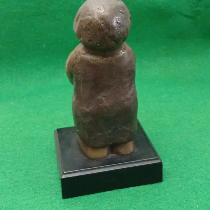[BUNJANG] Bronze Meditating Girl Sculpture by Min Bok-jin Style / *명상하는 소녀 브론즈 조각상