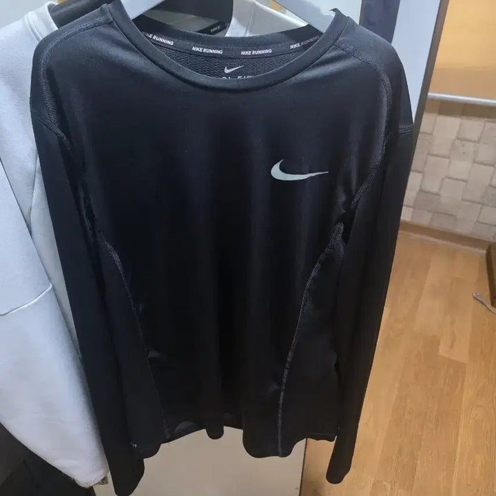 [SOLD OUT] 나이키 런닝 긴팔 티셔츠 블랙 105라지