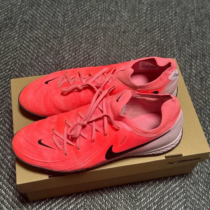 [BUNJANG] Nike Phantom GX2 Pro TF Futsal Shoes 270mm / 나이키 팬텀 GX2 프로 TF 풋살화 270mm