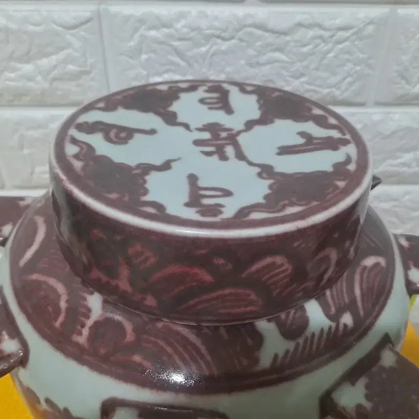 [BUNJANG] Ming Dynasty Xuande Celadon Vase with Buddhist Script / 유리홍 출기법륜관