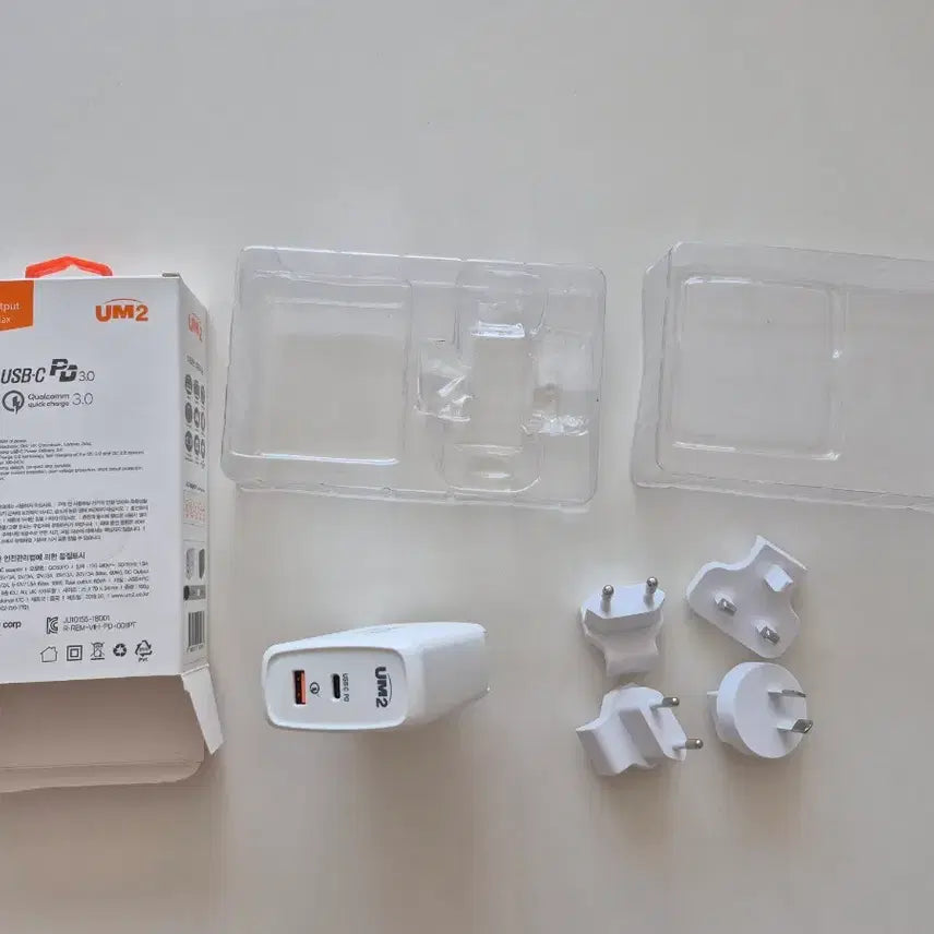 [BUNJANG] UM2 60W PD Fast Charger / UM2 60W PD 고속 충전기 (새상품)