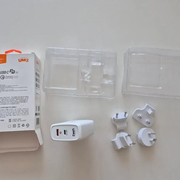 [BUNJANG] UM2 60W PD Fast Charger / UM2 60W PD 고속 충전기 (새상품)