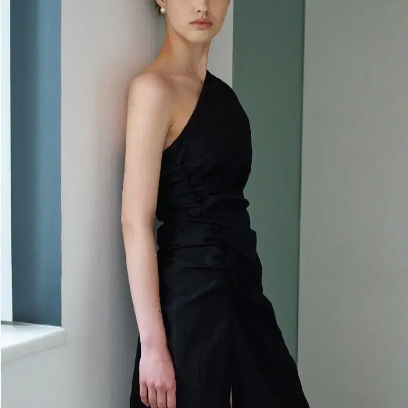 [BUNJANG] RENEJ One-Shoulder Shirring Dress Black / 미착용 RENEJ 원숄더드레스 S 판매합니다