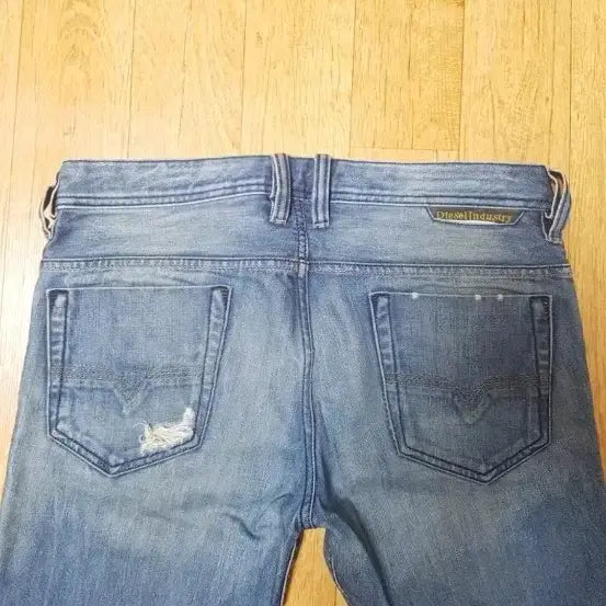 [BUNJANG] Diesel Safado Regular Straight Fit Stretch Denim Jeans / 100%정품최상급)디젤 여름용 사파도 레귤러 스트레이트 데미지워싱 청바지