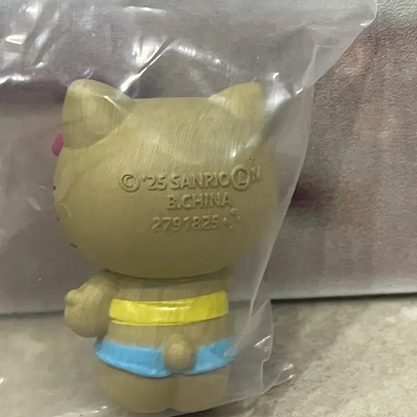 [BUNJANG] Tanning Hello Kitty Figure (4cm) / [*새상품/무료배송*] 태닝 헬로키티 피규어