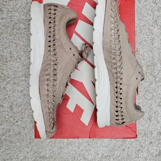 [SOLD OUT] 나이키우븐 280