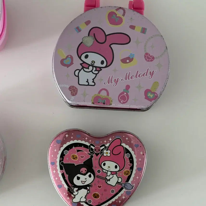 [BUNJANG] Hello Kitty Lunch Box &amp; My Melody Candy Tin Bundle Set / 고전 키티 도시락통+마멜 캔디 철제 보관함 일괄