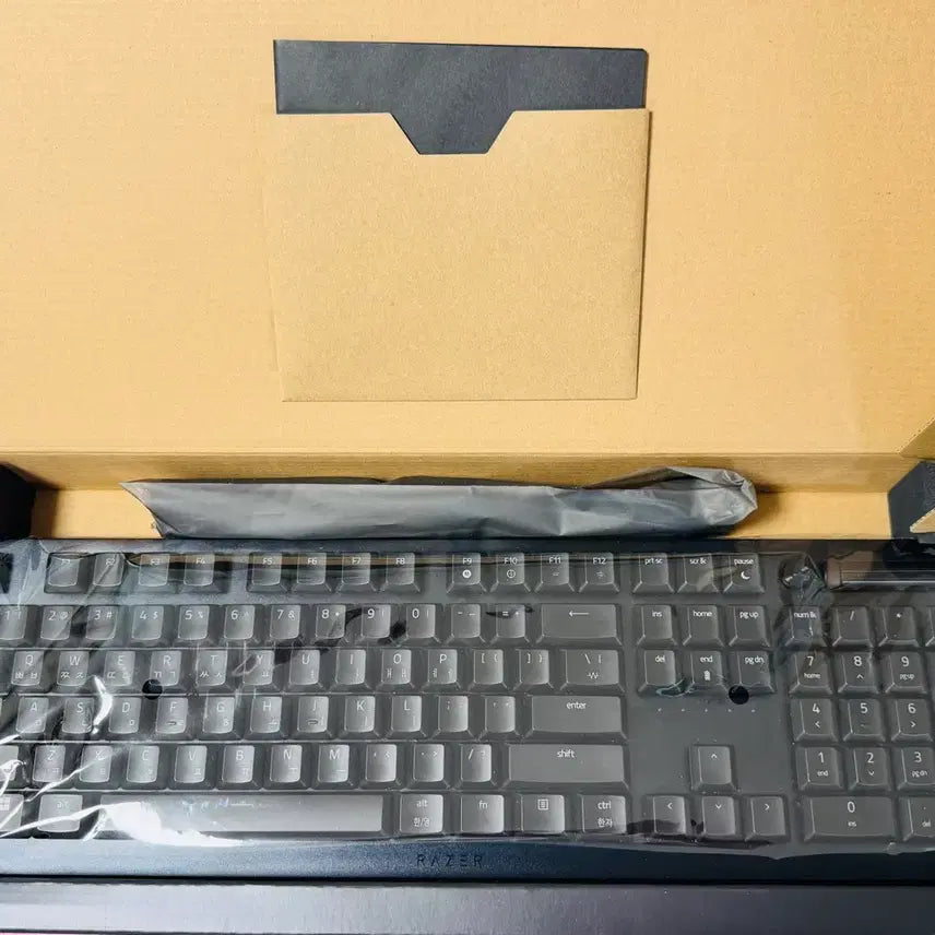 [BUNJANG] Razer DeathStalker V2 Pro Linear KR Wireless Keyboard (Korean Keycaps) / 레이저 데스스토커 V2 Pro Linear KR 무선 키보드 (한글각인)