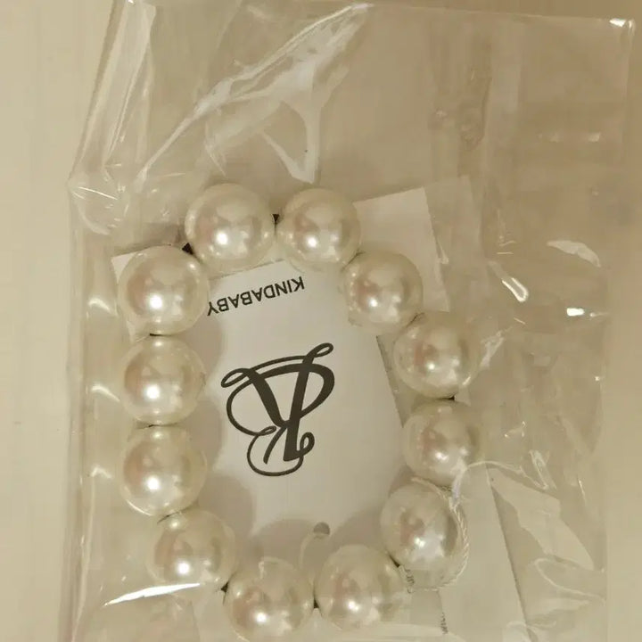 [BUNJANG] KINDAYBABY Pearl Bangle Scrunchie (Set of 2) / 새제품 카인더베이비 펄 뱅글 스크런치 진주