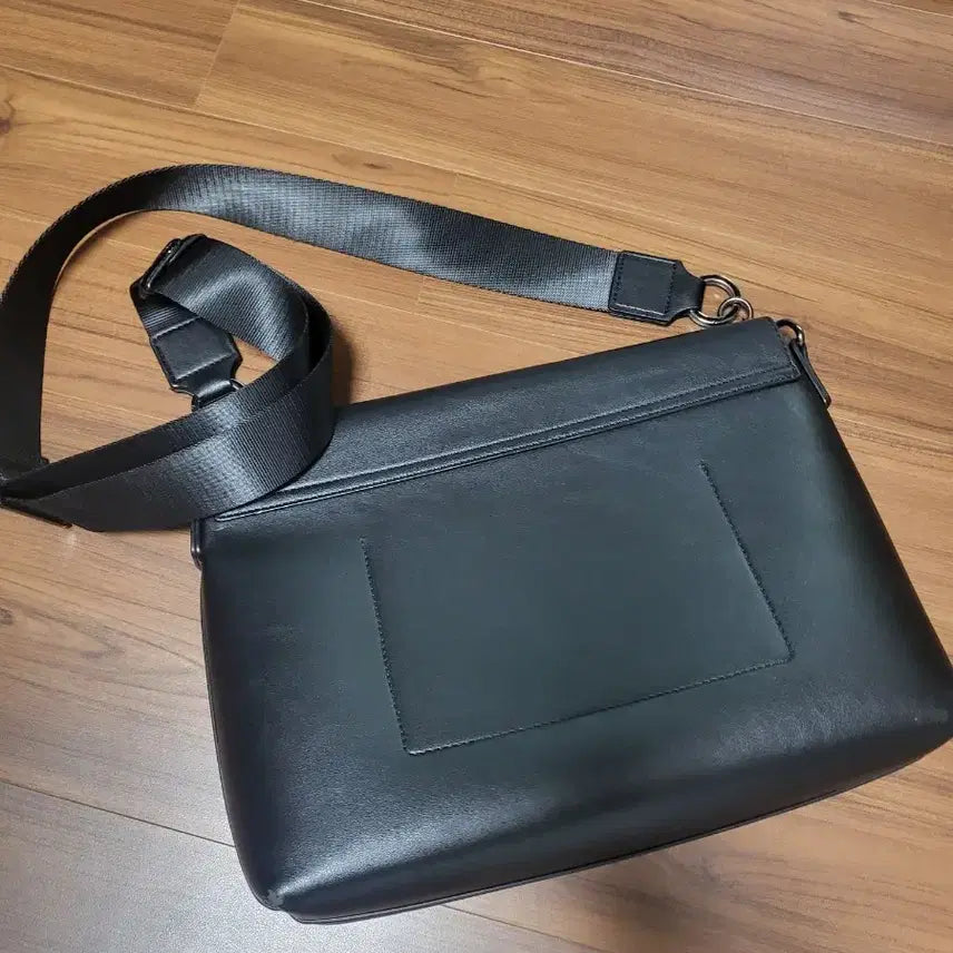 [BUNJANG] Draw Fit Messenger Bag / Draw Fit 드로우핏 메신저 가방