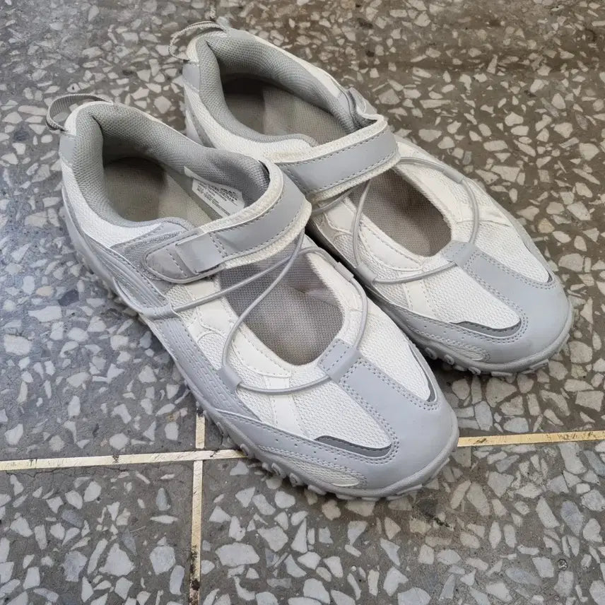 [BUNJANG] Fila Espace Velcro Mary Jane Shoes (Size 255) / [255 size] 휠라 에샤페 벨크로 메리제인