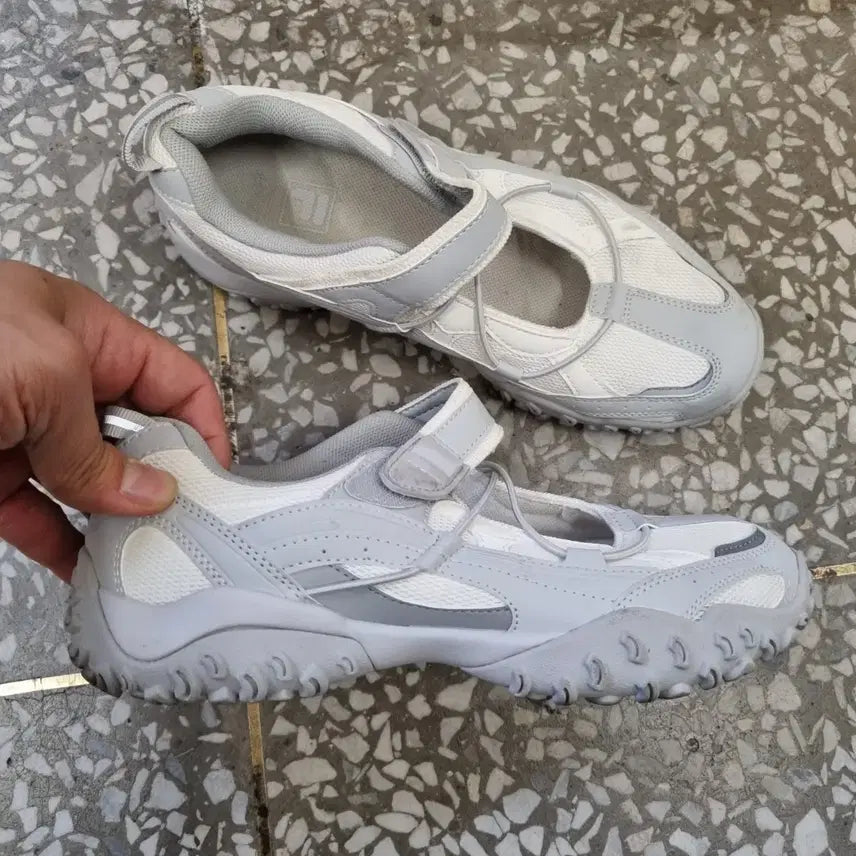 [BUNJANG] Fila Espace Velcro Mary Jane Shoes (Size 255) / [255 size] 휠라 에샤페 벨크로 메리제인