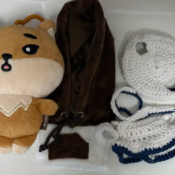 [BUNJANG] Day6 Dennyimals 22K Kedungyi + Exclusive Outfit Bundle / 데이식스 데니멀즈 22 케둥이 + 전용 옷