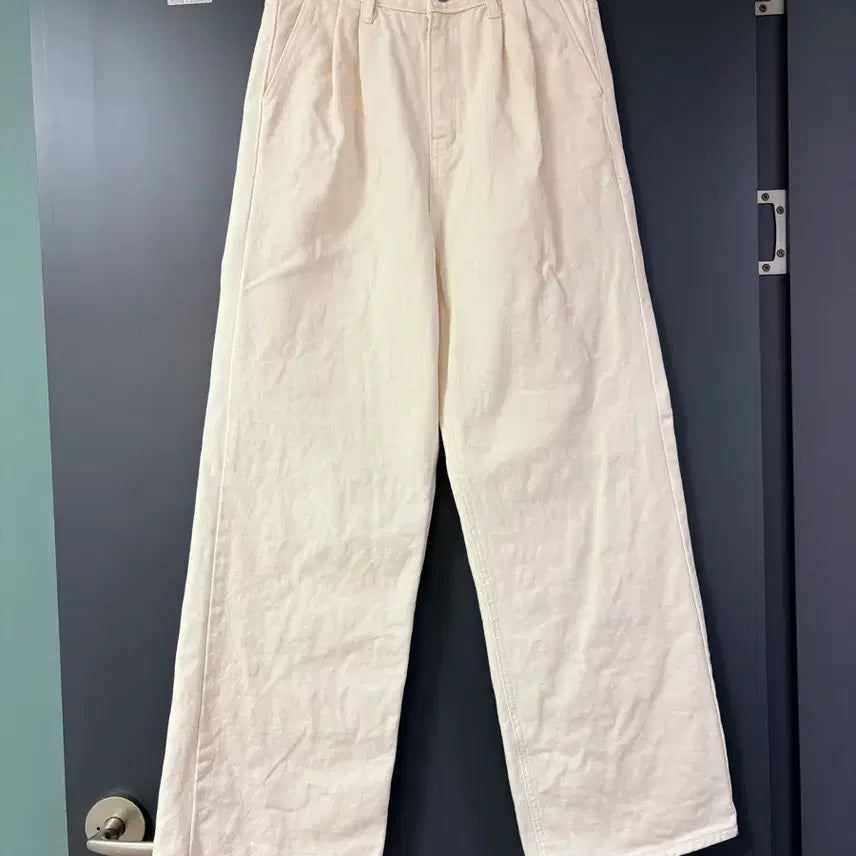 [SOLD OUT] 모코블링 아이보리 세미 와이드 스트레이트 진 데님 청바지 27인치