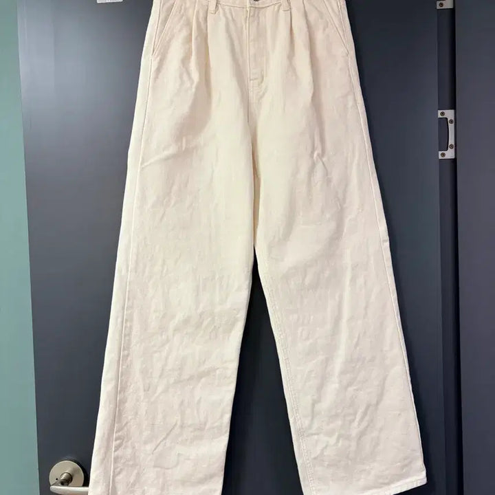 [SOLD OUT] 모코블링 아이보리 세미 와이드 스트레이트 진 데님 청바지 27인치