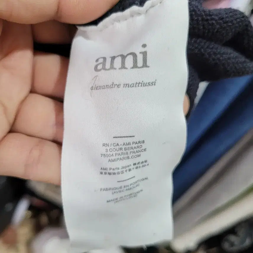 [SOLD OUT] 아미 스웻셔츠 블랙